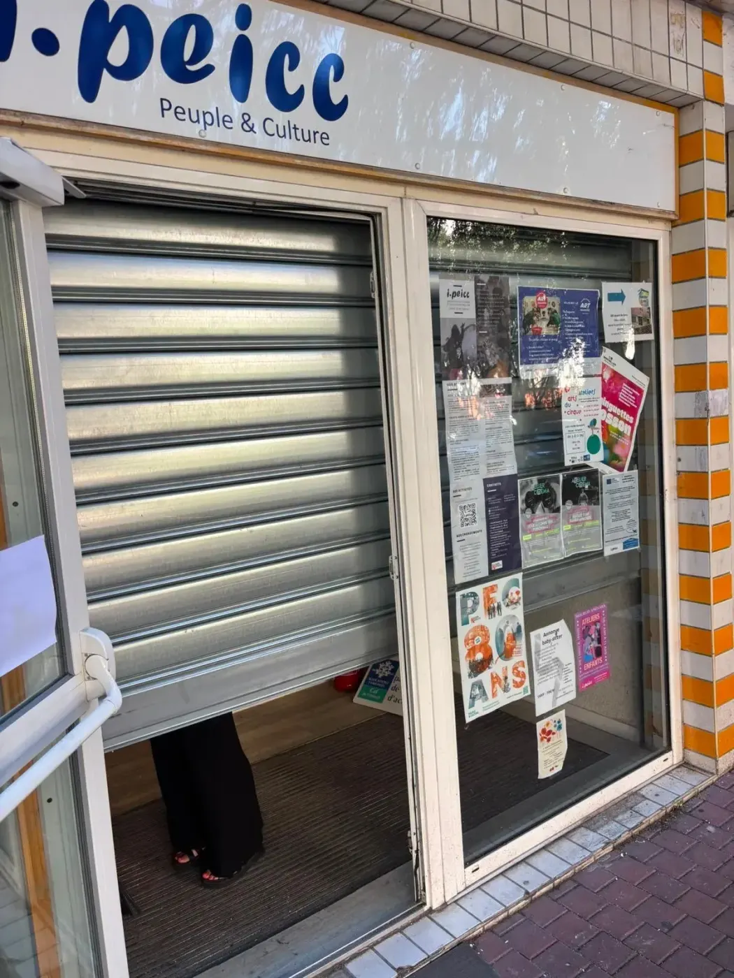 Déblocage de rideau métallique bloqué à Villejuif Déblocage de rideau métallique bloqué à Villejuif